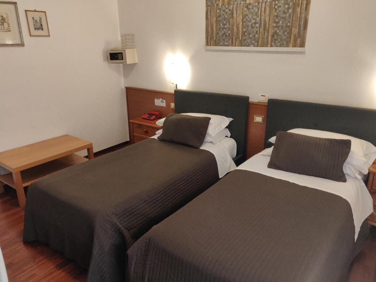 Hotel Il Rustichello โลนาโต ภายนอก รูปภาพ