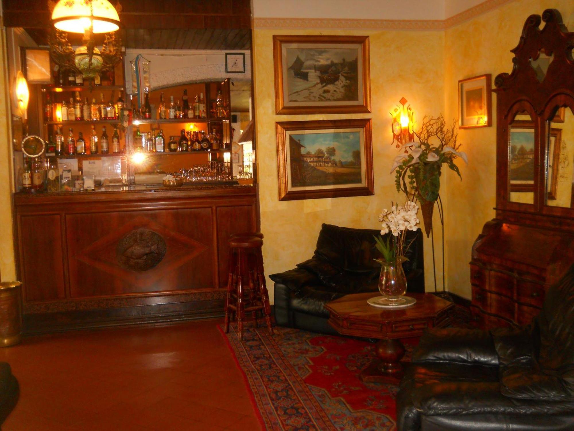 Hotel Il Rustichello โลนาโต ภายนอก รูปภาพ