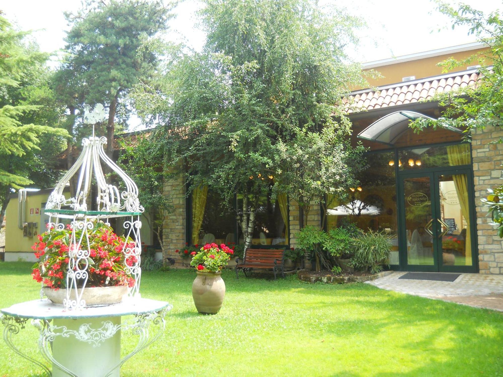 Hotel Il Rustichello โลนาโต ภายนอก รูปภาพ
