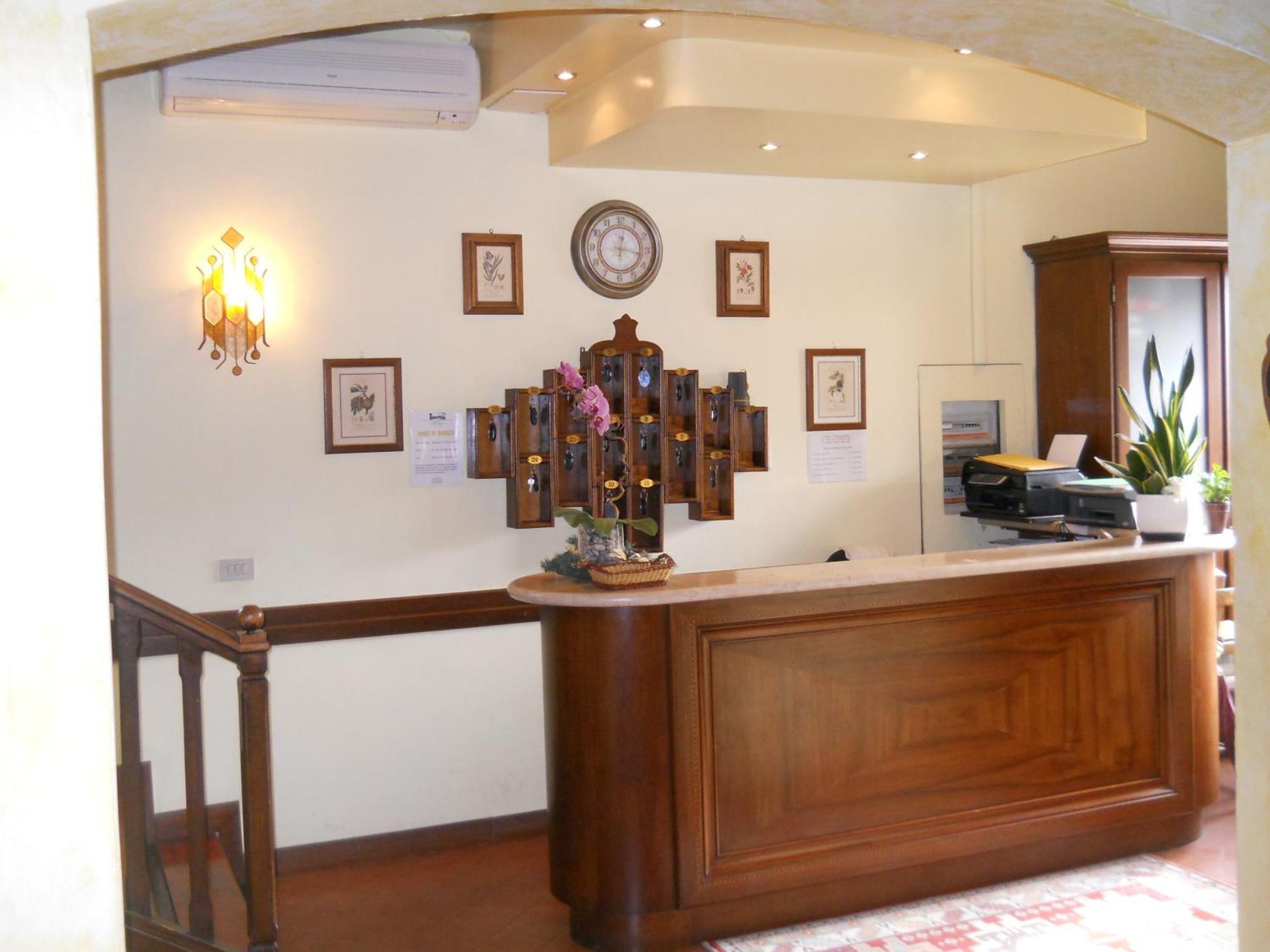 Hotel Il Rustichello โลนาโต ภายนอก รูปภาพ