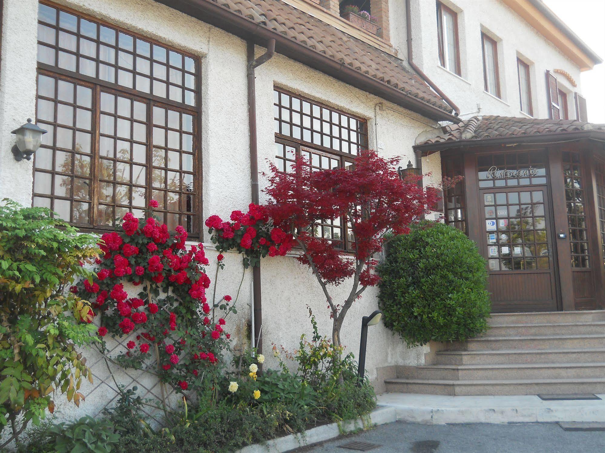 Hotel Il Rustichello โลนาโต ภายนอก รูปภาพ