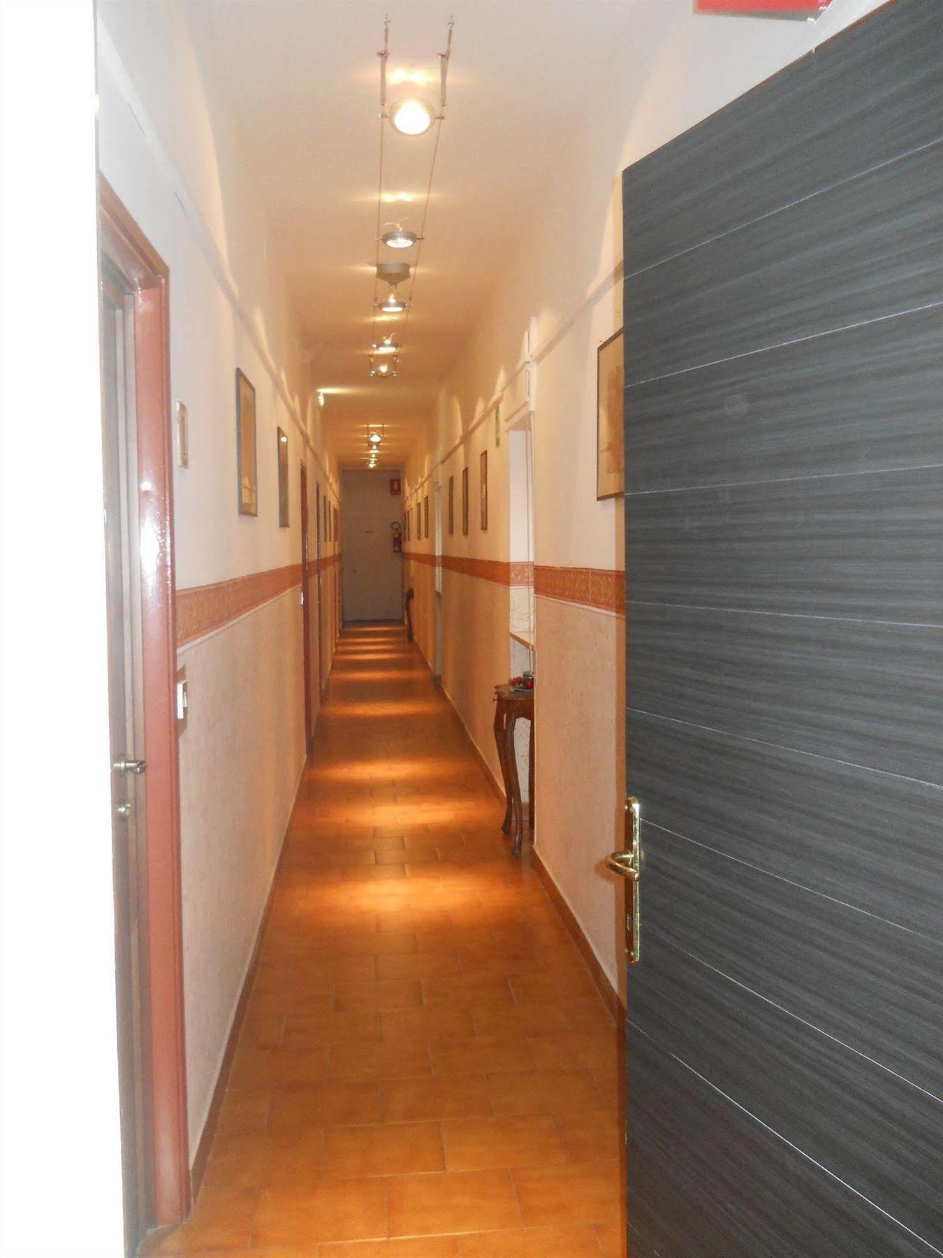Hotel Il Rustichello โลนาโต ภายนอก รูปภาพ